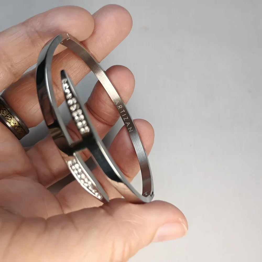 Artizan Arrow Shini bangle 6.34